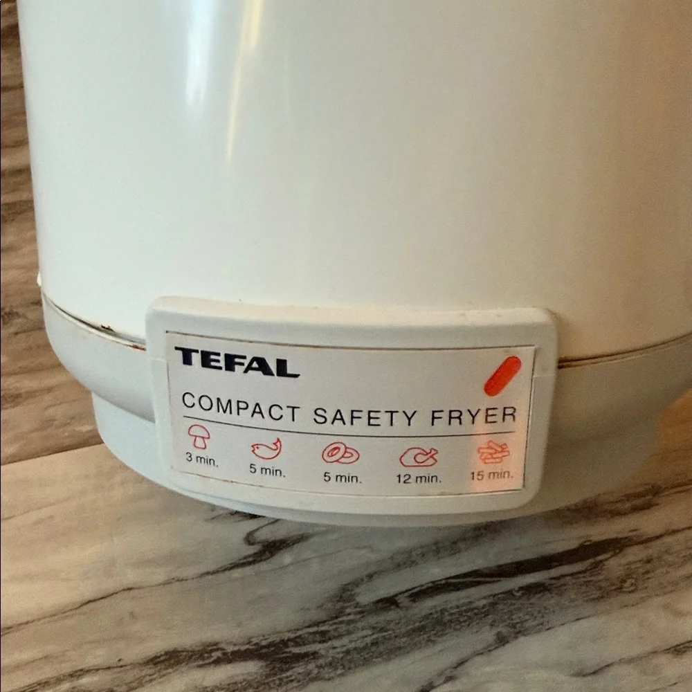 Tefal T-Fal Compact Safety Deep Fryer White 1 qt oil safety safety filter lid